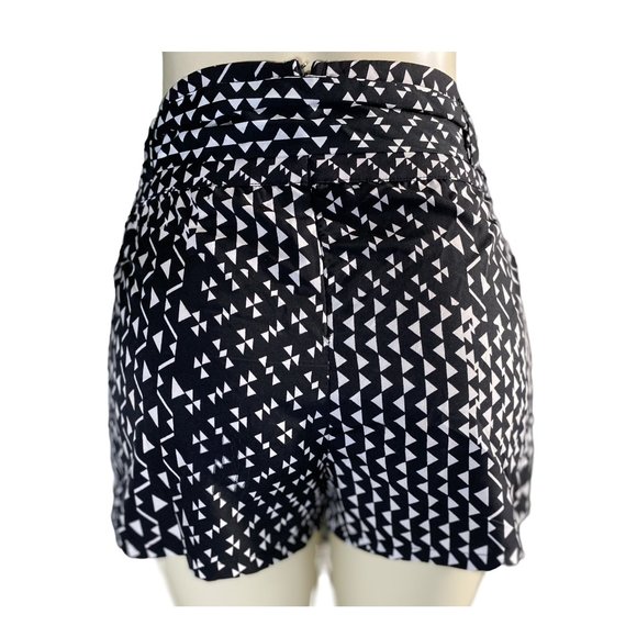 Black & White Printed Shorts by Tea Rose - Picture 3 of 7